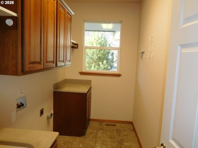815 N MAIN St, Pendleton, OR 97801