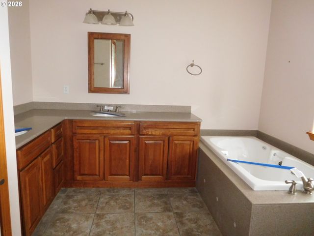 815 N MAIN St, Pendleton, OR 97801