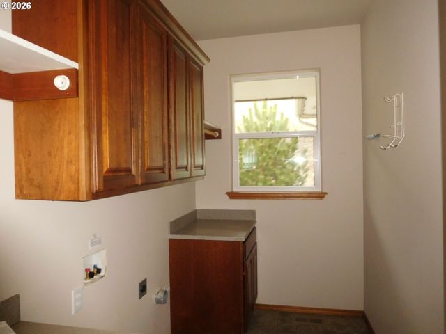 815 N MAIN St, Pendleton, OR 97801