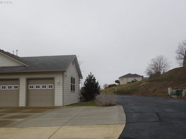 815 N MAIN St, Pendleton, OR 97801