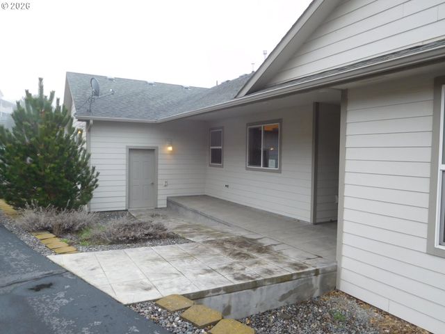 815 N MAIN St, Pendleton, OR 97801