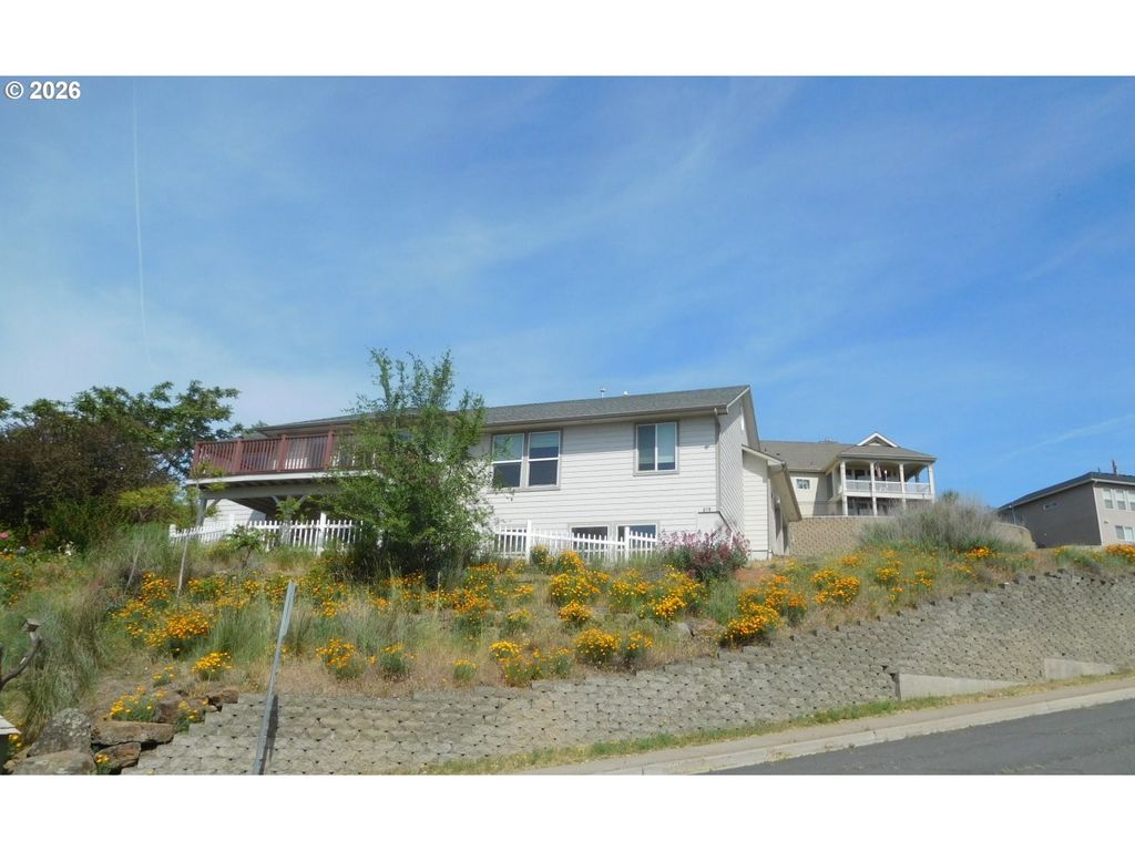 815 N MAIN St, Pendleton, OR 97801