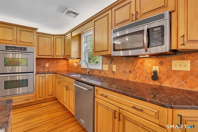 58 School House Road, Wallingford, CT 06492