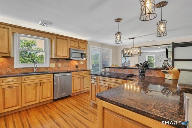 58 School House Road, Wallingford, CT 06492