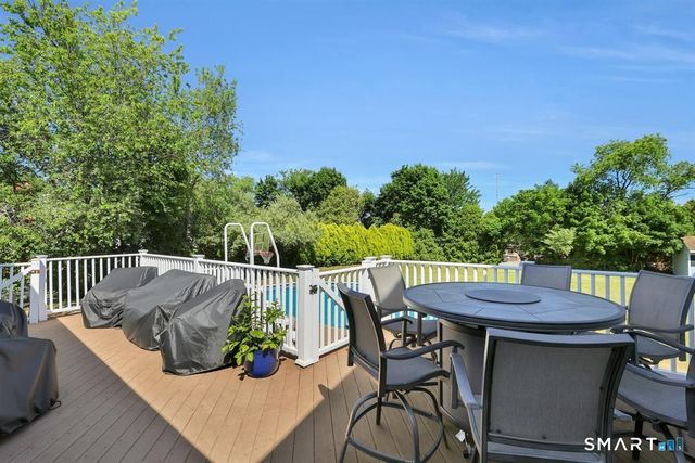 58 School House Road, Wallingford, CT 06492
