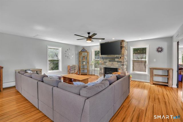 58 School House Road, Wallingford, CT 06492
