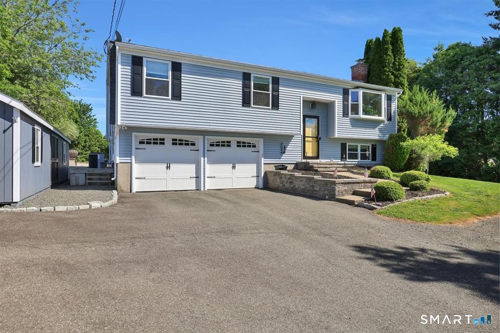58 School House Road, Wallingford, CT 06492