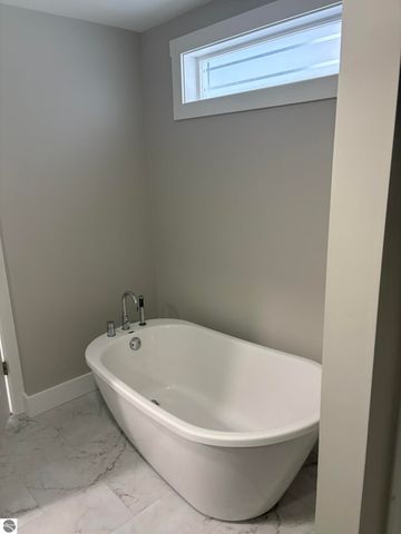 302 W Dresden Street, Kalkaska, MI 49646