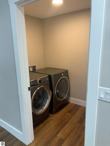 302 W Dresden Street, Kalkaska, MI 49646