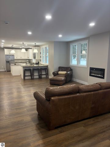 302 W Dresden Street, Kalkaska, MI 49646