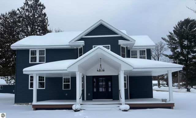 302 W Dresden Street, Kalkaska, MI 49646