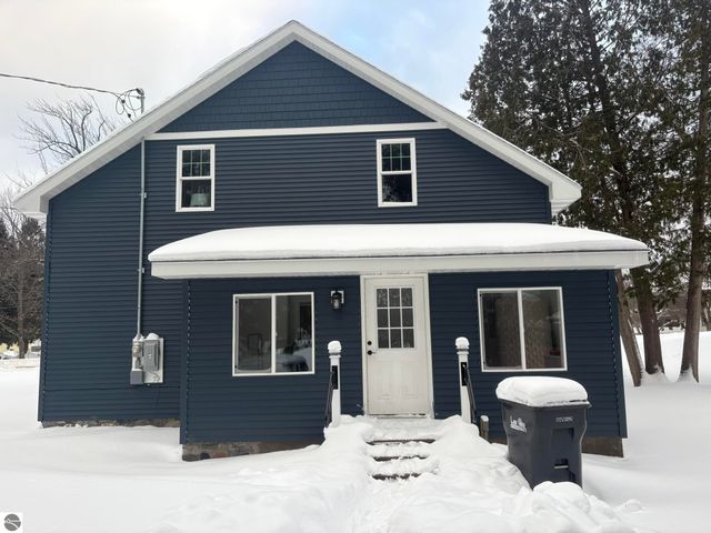 302 W Dresden Street, Kalkaska, MI 49646