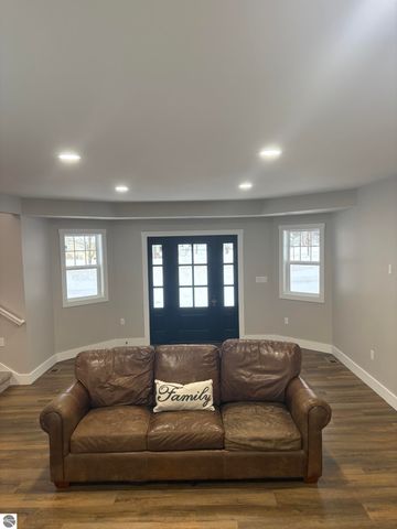 302 W Dresden Street, Kalkaska, MI 49646