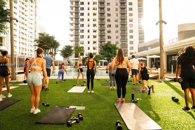 275 SW 6th St 1110, Miami, FL 33130