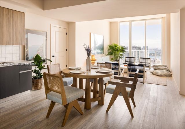 275 SW 6th St 1110, Miami, FL 33130