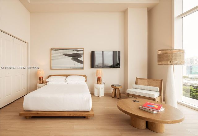 275 SW 6th St 1110, Miami, FL 33130