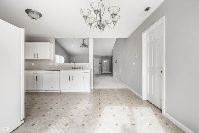 7061 N Lyndhurst Crossing, Mccordsville, IN 46055