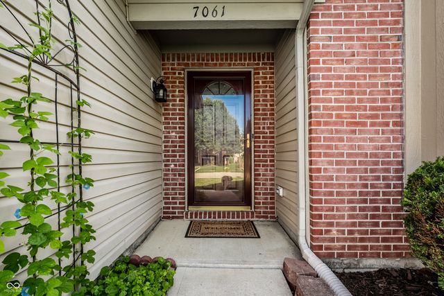 7061 N Lyndhurst Crossing, Mccordsville, IN 46055