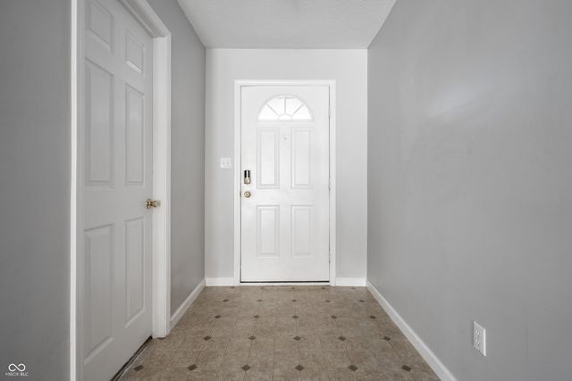 7061 N Lyndhurst Crossing, Mccordsville, IN 46055