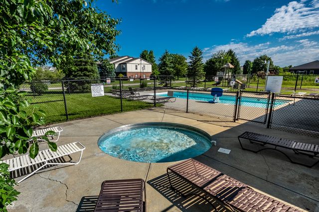 7061 N Lyndhurst Crossing, Mccordsville, IN 46055