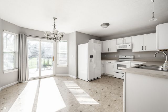 7061 N Lyndhurst Crossing, Mccordsville, IN 46055