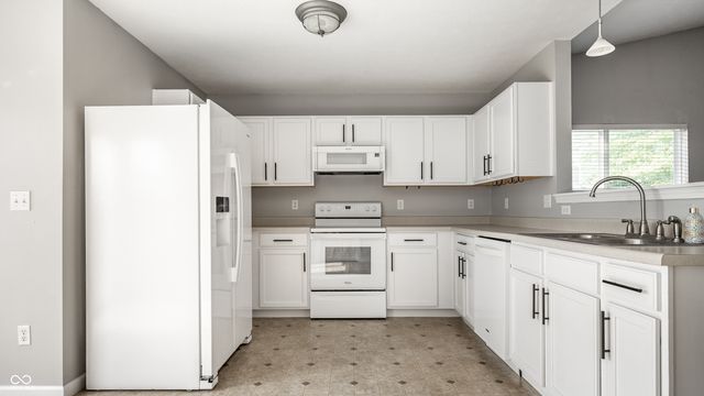 7061 N Lyndhurst Crossing, Mccordsville, IN 46055