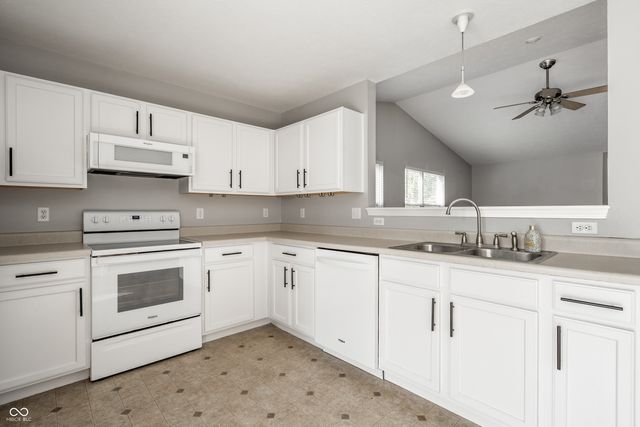 7061 N Lyndhurst Crossing, Mccordsville, IN 46055