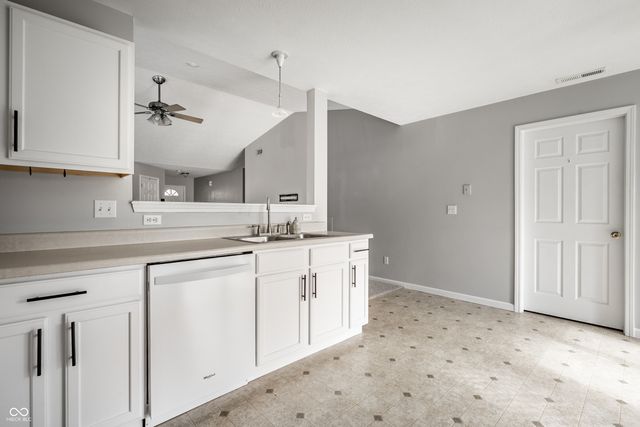 7061 N Lyndhurst Crossing, Mccordsville, IN 46055
