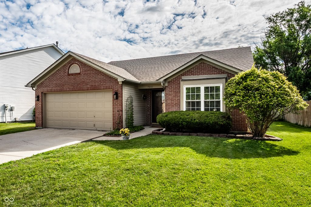 7061 N Lyndhurst Crossing, Mccordsville, IN 46055