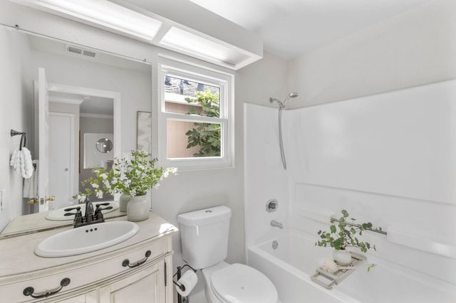 215 Mavis Dr, Pleasanton, CA 94566