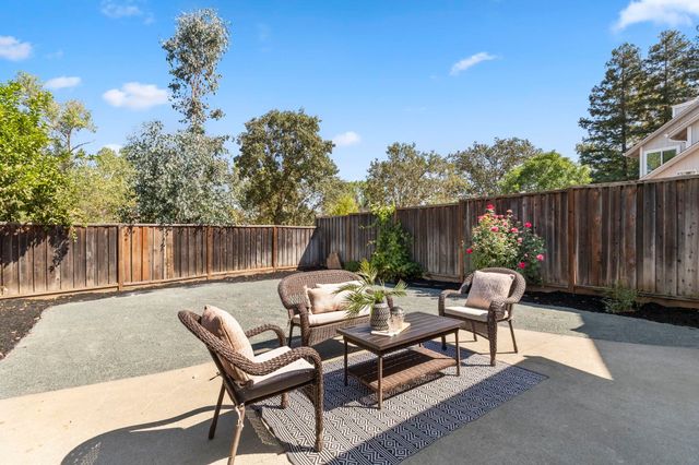 215 Mavis Dr, Pleasanton, CA 94566