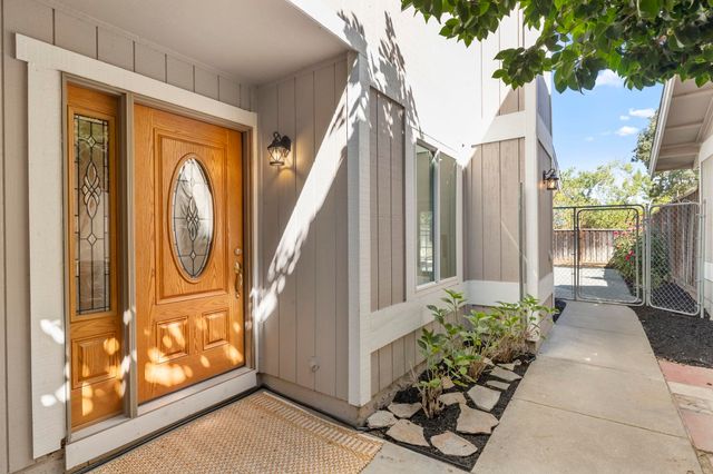 215 Mavis Dr, Pleasanton, CA 94566