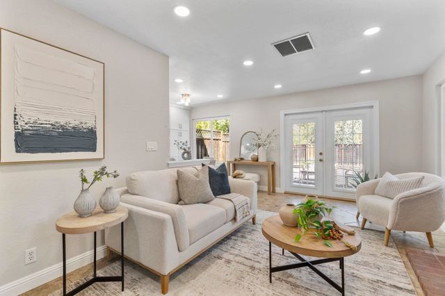 215 Mavis Dr, Pleasanton, CA 94566