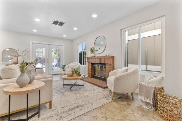 215 Mavis Dr, Pleasanton, CA 94566