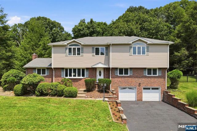 39 Fox Hill Road, Upper Saddle River, NJ 07458