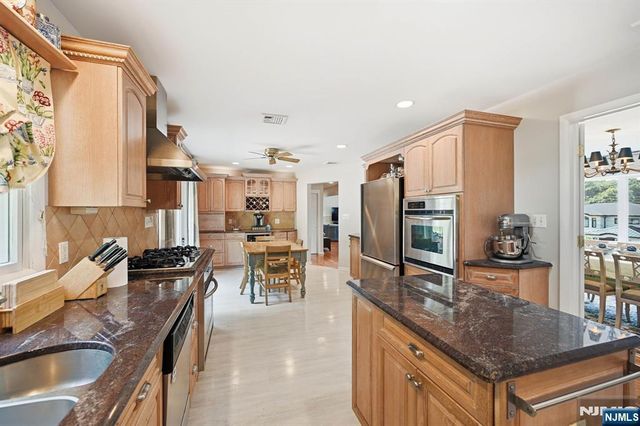 39 Fox Hill Road, Upper Saddle River, NJ 07458