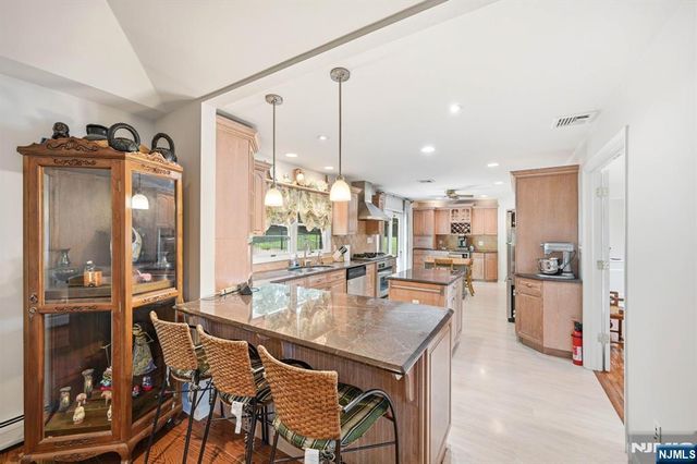 39 Fox Hill Road, Upper Saddle River, NJ 07458