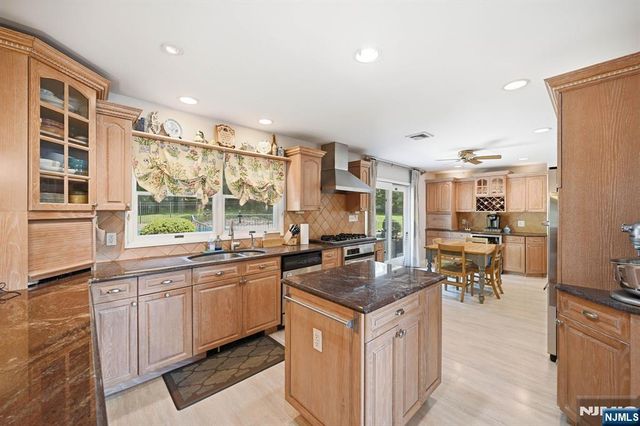39 Fox Hill Road, Upper Saddle River, NJ 07458