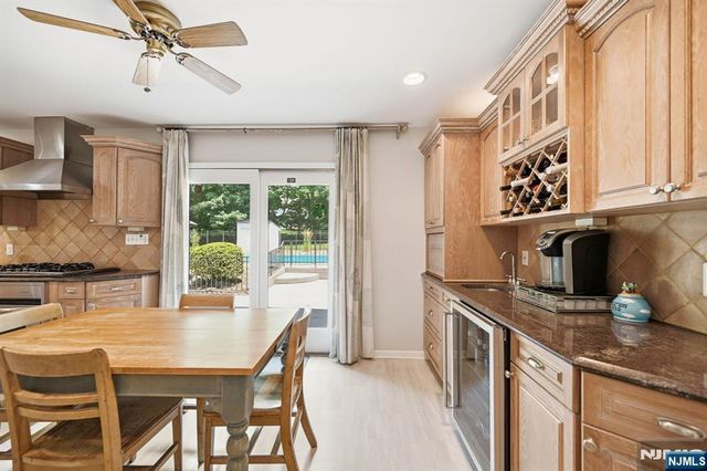39 Fox Hill Road, Upper Saddle River, NJ 07458