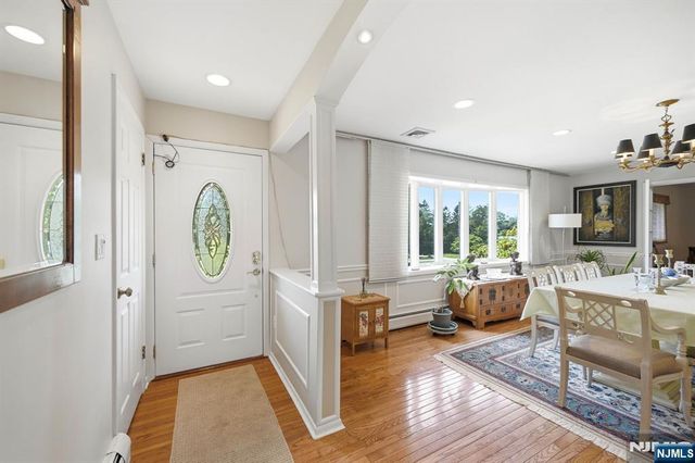 39 Fox Hill Road, Upper Saddle River, NJ 07458