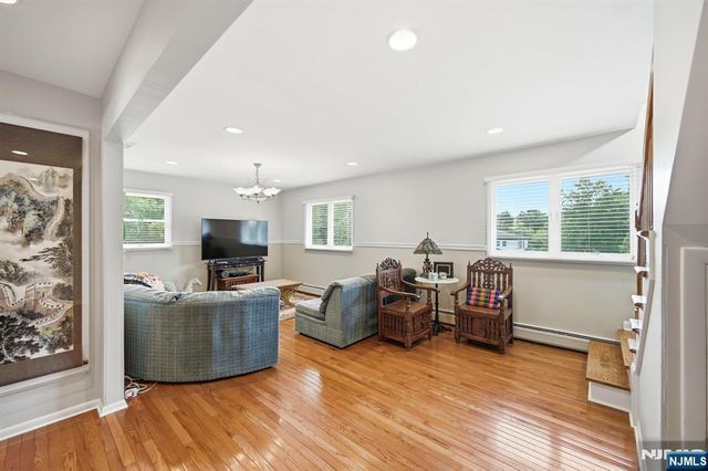 39 Fox Hill Road, Upper Saddle River, NJ 07458