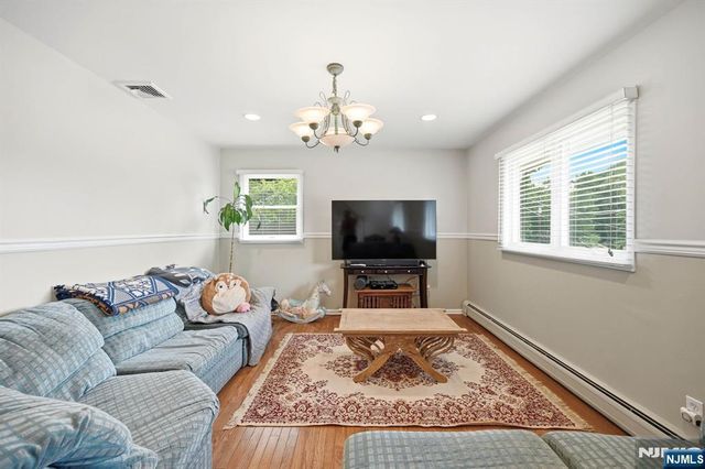 39 Fox Hill Road, Upper Saddle River, NJ 07458