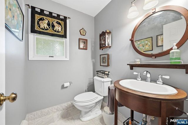39 Fox Hill Road, Upper Saddle River, NJ 07458