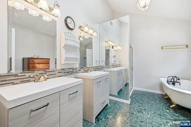 39 Fox Hill Road, Upper Saddle River, NJ 07458