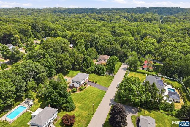 39 Fox Hill Road, Upper Saddle River, NJ 07458