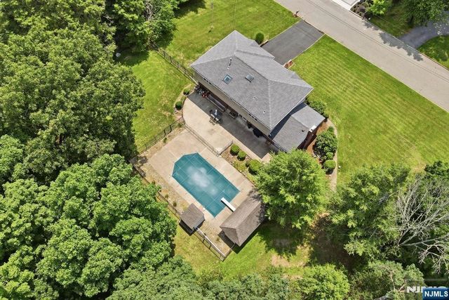 39 Fox Hill Road, Upper Saddle River, NJ 07458