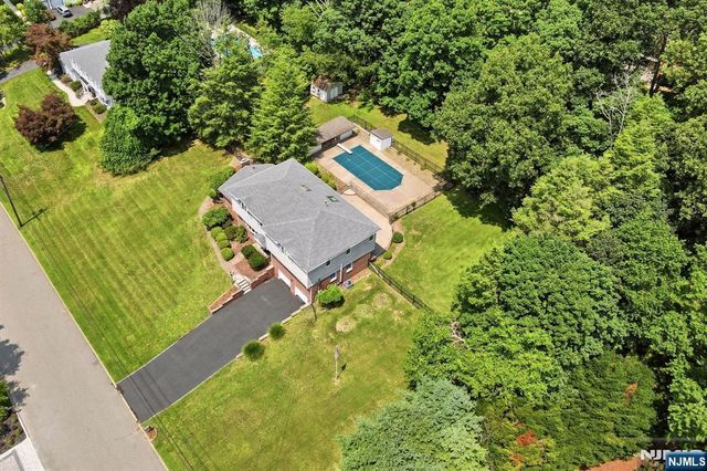 39 Fox Hill Road, Upper Saddle River, NJ 07458