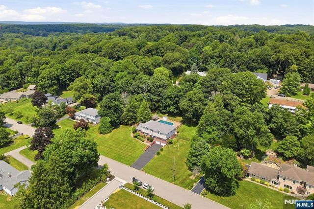 39 Fox Hill Road, Upper Saddle River, NJ 07458