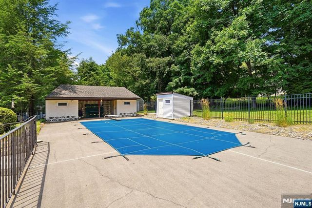 39 Fox Hill Road, Upper Saddle River, NJ 07458