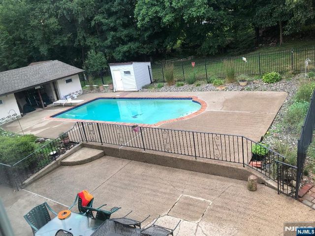 39 Fox Hill Road, Upper Saddle River, NJ 07458